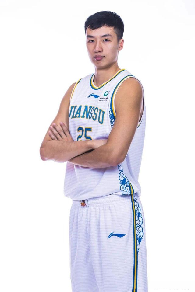 半岛体育在线官网-加时末段体能课后，尼斯复出首秀备战德甲，态度坚定，年轻球员得到机会